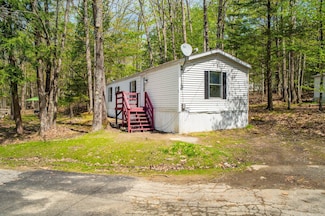 60 Squire Ct, Winthrop, ME 04364