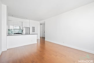 80 Dekalb Ave Unit 17B, Brooklyn, NY 11201