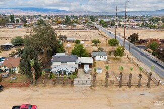 7112 Eucalyptus Dr, Bakersfield, CA 93306