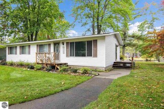 8037 Aarwood Trail NW, Rapid City, MI 49676