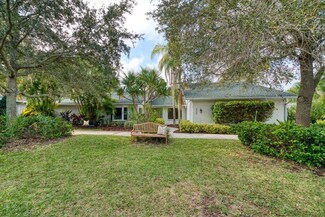 2339 Kings Point Dr, Largo, FL 33774