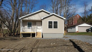 8 McNeir Ave, Amsterdam, NY 12010