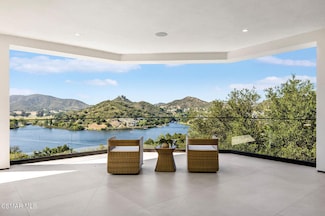 118 Giles Rd, Lake Sherwood, CA 91361