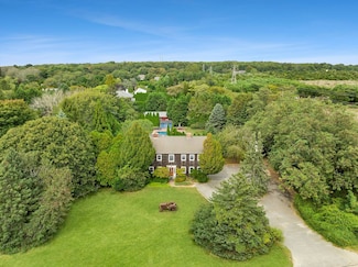 573 N Sea Mecox Rd, Southampton, NY 11968