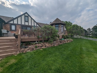 605 N Shore Dr, Hastings, NE 68901