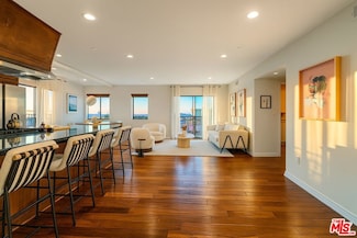 1146 Hacienda Place Unit 16, West Hollywood, CA 90069