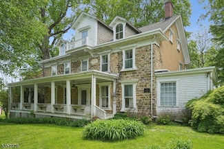 19 E Mill Rd, Long Valley, NJ 07853