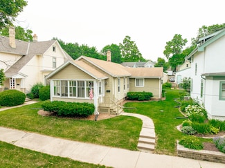 319 Mccall St, Waukesha, WI 53186