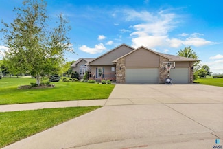 504 Wild Tree Cir, Crooks, SD 57020