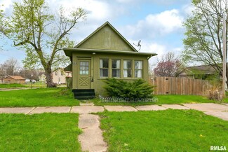 828 12th St, Rock Island, IL 61201