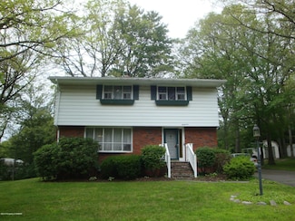 31 Forest Dr, Mountain Top, PA 18707