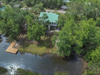 141 Melanie Ln, Apalachicola, FL 32320