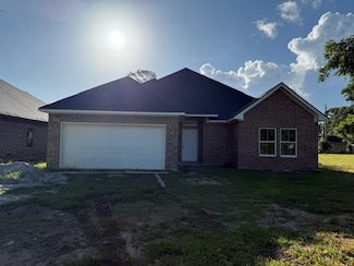 1007 S Anderson St, Angleton, TX 77515