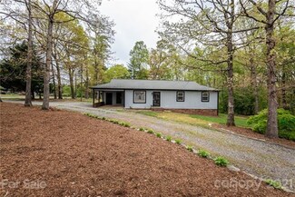 2807 34th Ave NE, Hickory, NC 28601