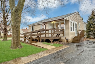 228 E 2nd St, East Dundee, IL 60118