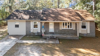 406 Mundy St, Maxton, NC 28364