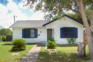 201 S Alta Vista Blvd, Beeville, TX 78102