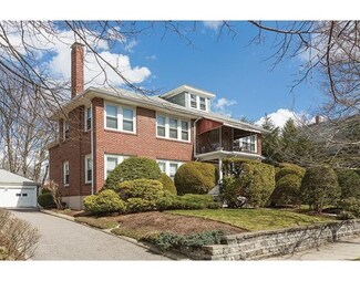 569 Commonwealth Ave Unit 571, Newton Center, MA 02459