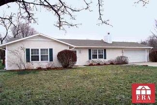900 Davis Dr, Manhattan, KS 66502