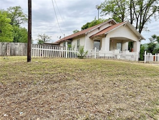 111 S Lincoln St, Canton, OK 73724