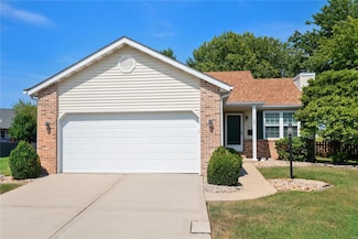 38 Jason Dr, Glen Carbon, IL 62034