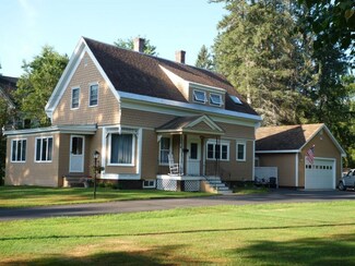 17 Burnside St, Lancaster, NH 03584