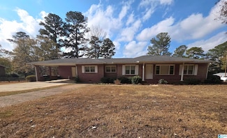 206 Gilham Rd, Roanoke, AL 36274