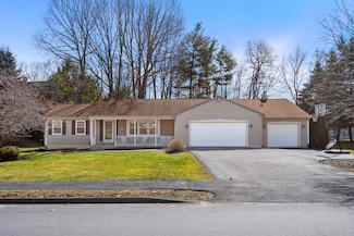 47 Cathedral Oaks Dr, Biddeford, ME 04005