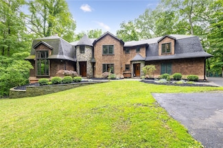 42 Lake Lacoma Dr, Pittsford, NY 14534