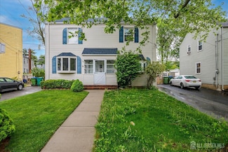 8 Macarthur Dr, Edison, NJ 08837