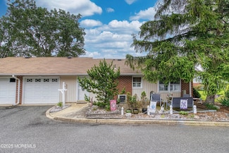 1041A Aberdeen Dr, Lakewood, NJ 08701