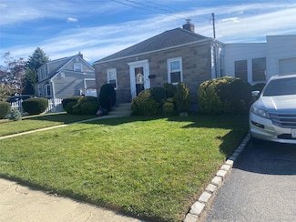 47 Walnut Ave E, Farmingdale, NY 11735