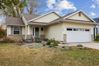 5911 Bethpage Cir SW, Cedar Rapids, IA 52404