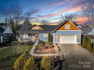 121 Louisa St, Black Mountain, NC 28711