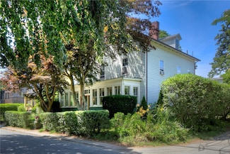 24 Old Beach Rd, Newport, RI 02840
