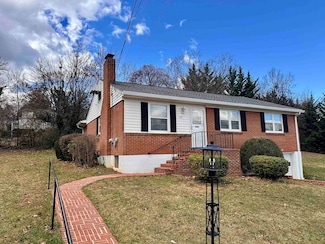 100 Harper Ct, Staunton, VA 24401