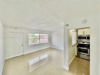 241 SE 9th Ave Unit 207, Pompano Beach, FL 33060