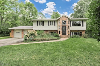 10955 Auburn Rd, Chardon, OH 44024