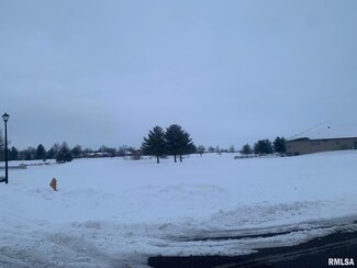 51 Applebee Farm Dr, Jacksonville, IL 62650