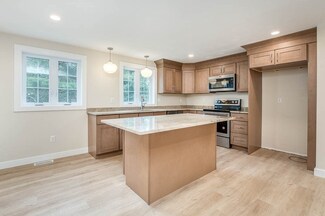 558 Wareham Rd, Plymouth, MA 02360