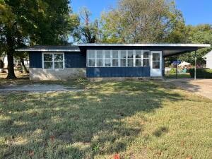 99 1st St, Gainesville, MO 65655