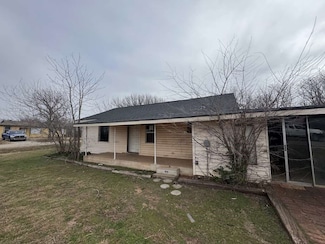610 W Garrison Ave, Electra, TX 76360