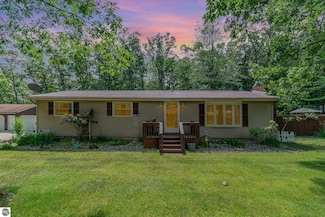 4141 Mockingbird Cir, Farwell, MI 48622