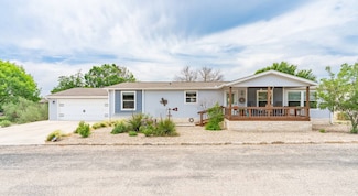 421 Buckboard Dr W, Kerrville, TX 78028