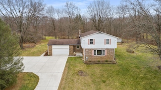 21850 Natasha Ln, South Lyon, MI 48178