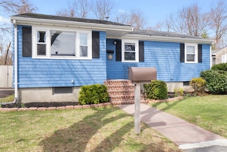 34 Longmeadow Rd, Beverly, MA 01915