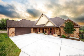 134 Evening View Point W, Ingram, TX 78025