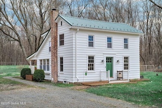 987 Western Rd, Castleton On Hudson, NY 12033
