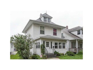 231 11th St NW, Cedar Rapids, IA 52405