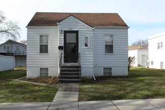 306 N 12th St, Bismarck, ND 58501